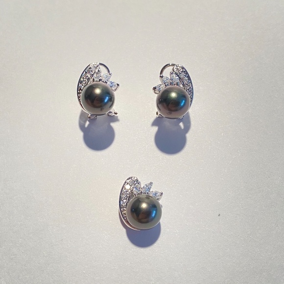 Dark Grey Pearl Pendant & Earrings - Picture 1 of 3